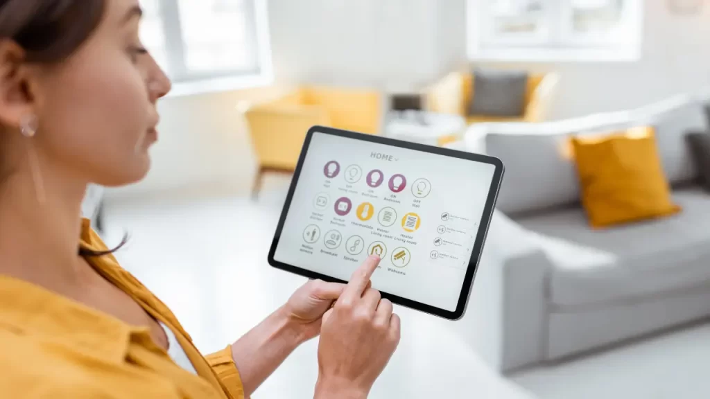 Tablet controlando luminárias LED para jardim.