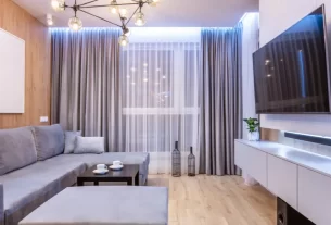 Sala de Estar Moderna com Piso Vinílico Amadeirado