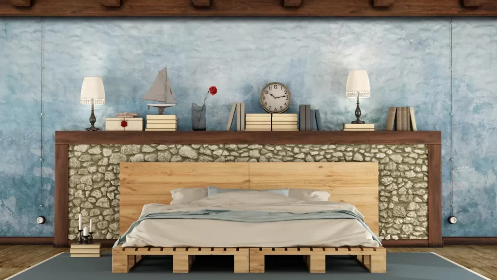 Cama de casal feita de pallets com menos de R$ 200, ideal para 2025