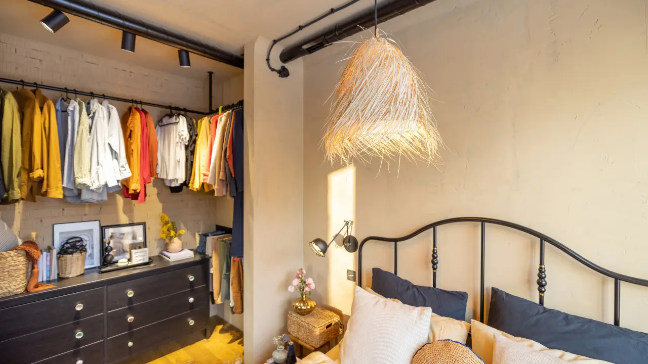 Casas sem Armários: Viva com 50% Menos Coisas