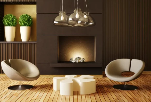 Sala de estar minimalista com um grande armário invisível, pintado da mesma cor da parede e com puxadores discretos.